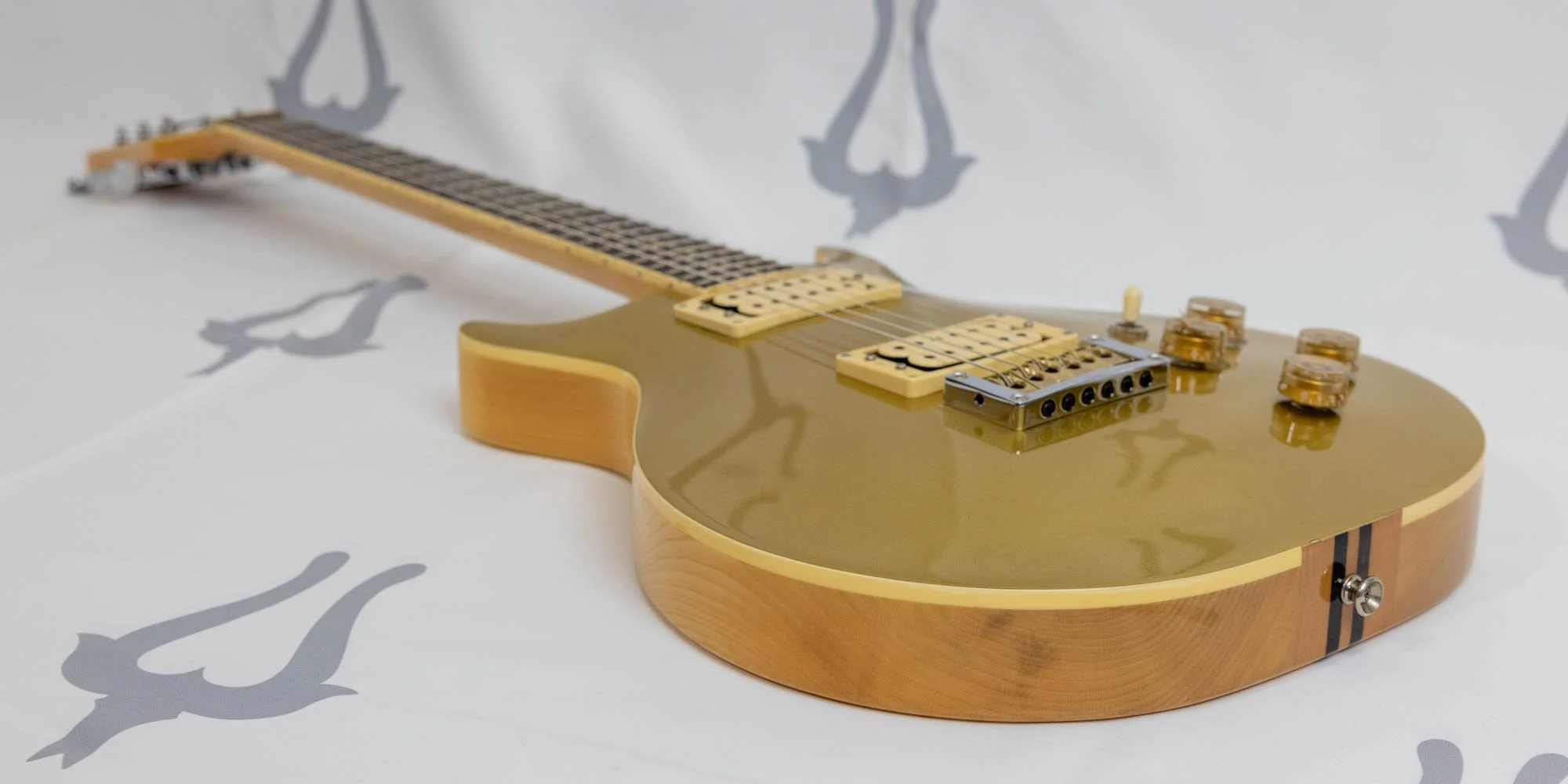 Washburn Falcon Electric Guitar - Wing Series 